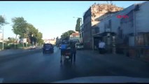 İstanbul Patenli Gençlerin Motosiklete Tutunarak Yaptığı Tehlikeli Yolculuk Kamerada