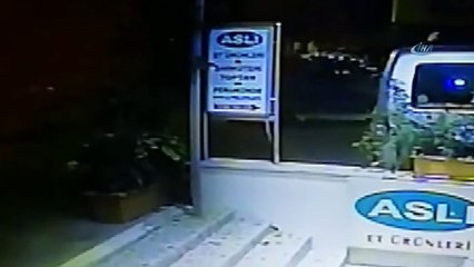 Üsküdar'da park halindeki araçların lastiğini kesen şahıs yakalandı