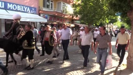 Akşehir'de "Eşeğe Binme ve En Güzel Gözlü Eşek Yarışları" Yapıldı