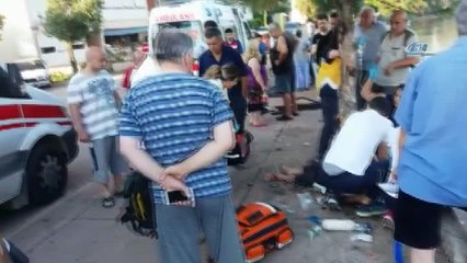 Yol kenarında bekleye yayaya araç çarptı: 1 ölü