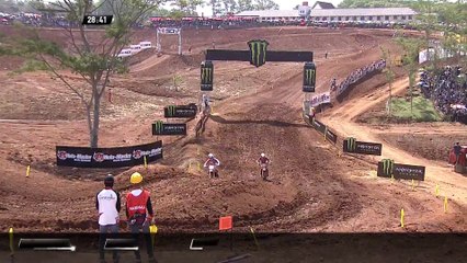 Jorge Prado & Pauls Jonass battle + Jonass Crash - MXGP of Asia 2018