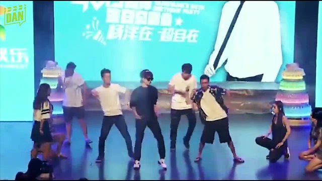 Cần chi đóng phim Dương Mịch, Triệu Lệ Dĩnh vẫn nằm Top đầu trên BXH truyền thông