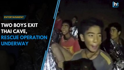 下载视频: Thai cave rescue: Four boys emerge from flooded cave