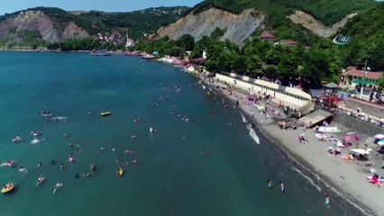 Ücretsiz Plaja Binlerce Kişi Akın Ediyor