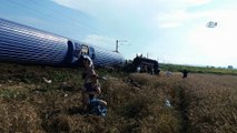 Tekirdağ’ın Çorlu ilçesi yakınlarında yolcu treninin bir vagonu, raylardan çıkıp devrildi. Yaralılar olduğu belirtildi. Olay yerine çok sayıda sağlık ekibi sevk edildi.