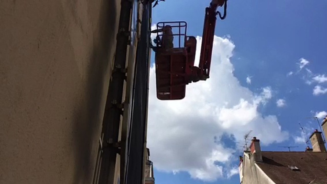 Speedy Graphito en plein boulot rue d'Assas à Dijon (Bretzel Film)