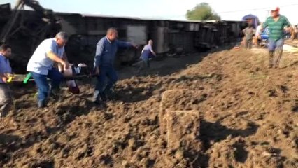 Télécharger la video: Tekirdağ'ın Çorlu İlçesi Yakınlarında Yolcu Treninin Bir Vagonu, Raylardan Çıkıp Devrildi.