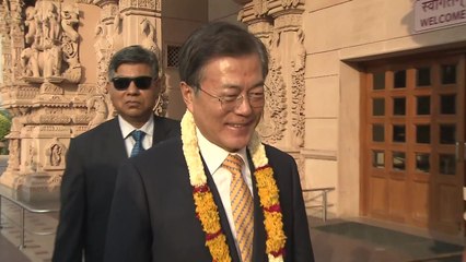 문재인 대통령 인도 도착...힌두 사원 방문 / YTN