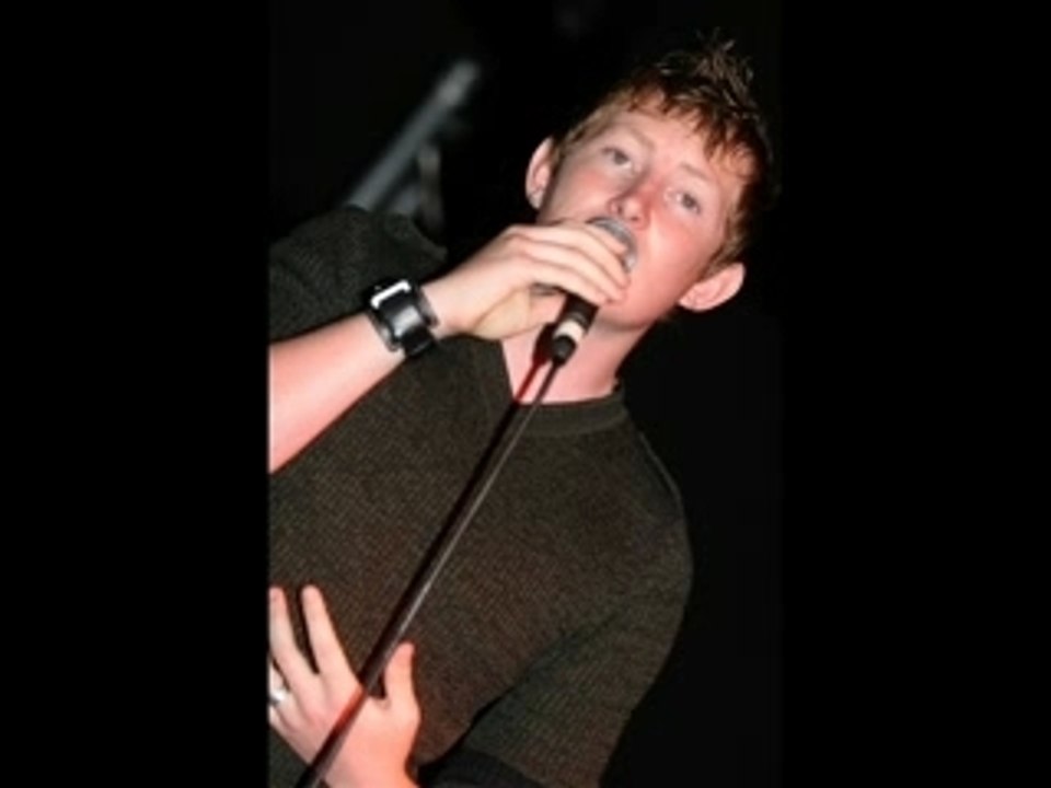 Montage louis chanter plus fort