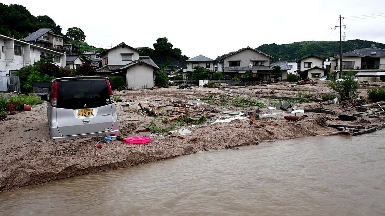 Dutzende Tote durch Hochwasser und Erdrutsche in Japan