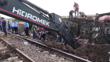 Tren Kazası - Yaralılar Helikopterle Sevk Ediliyor