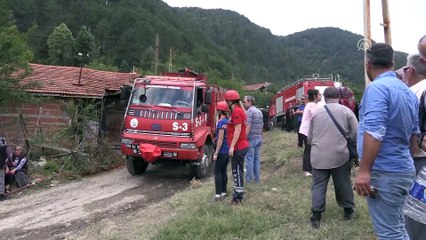 Köyde çıkan yangında cami, köy odası ve 6 ev yandı (2) - KARABÜK