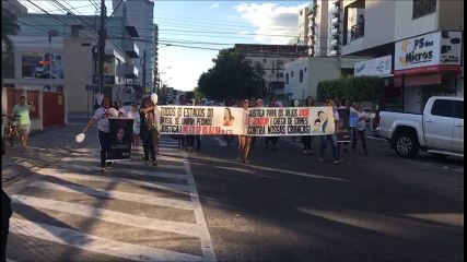 Tải video: Familiares de irmãos mortos protestam em Linhares