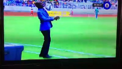 VIDEO: WADA WADA SHOWS REMNANTS OF HIS PLAYING CAREER, BUT TRIPSWatch Wedson Nyirenda's ball juggling skill from his yester-years, but he trips in the process