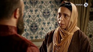 Suleiman le pregunta a Daye que sabe sobre el secreto de la madre sultana