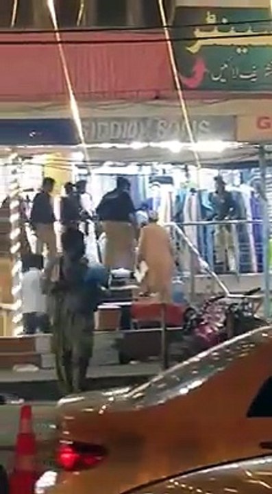 Police Raid on  Shopping Mall Karachi