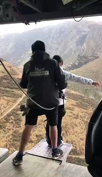 Insan Kuch Bi Nahi -  Live  Death Life is nothing