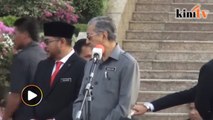 Hanipa Maidin collapses midway through Mahathir's speech