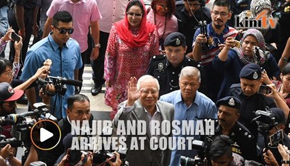 Télécharger la video: Cries of 'Bebas Najib' and 'Hidup Najib' ring out as Najib arrives at court