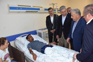 Bakan Akdağ ve Arslan Tren Kazasında Yaralananları Hastanede Ziyaret Etti