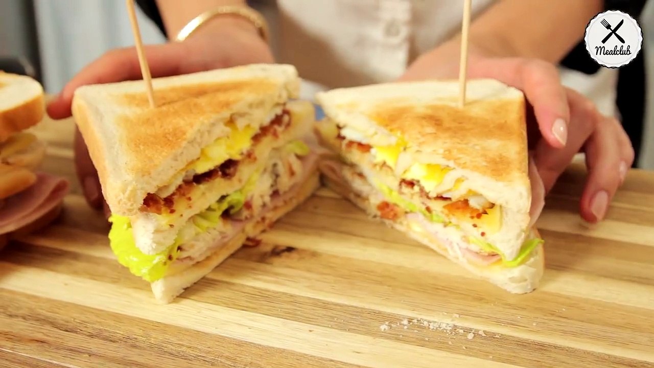 Ein Club-Sandwich ist ideal für ein Picknick oder einen schönes spätes Sonntagsfrühstück!  Außerdem eine komplette Mahlzeit in einem Rutsch ZUM REZEPT 