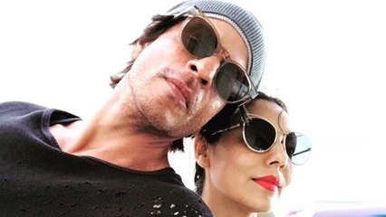 Скачать видео: Shah Rukh Khans Selfie With Wife Gauri Took Social Media By Storm