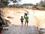 Jembatan 2 Desa Putus Diterjang Banjir, Warga Menyebrang Melalui Rel Kereta - iNews Pagi 20/02