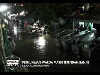 Akibat banjir belum surut, warga memindahkan kendaraannya ke perlintasan KA - Special Report 22/02