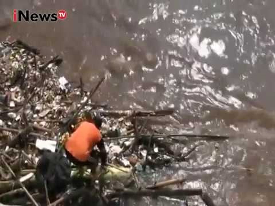 Pasukan Orange Dinas Kebersihan Berjibaku Bersihkan Sampah Pintu Air Manggarai - iNews Malam 22/02