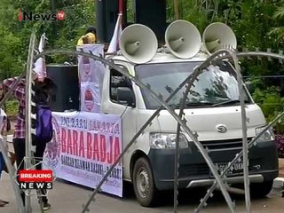 Video herunterladen: Suasana di luar Gedung Kementan yang dipenuhi Massa Pro & Kontra Ahok - iNews Breaking News 14/03