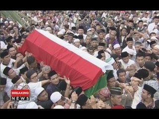 Ribuan Orang Padati Pesantren Al Hikam, Untuk Sholatkan KH Hasyim Muzadi - Breaking News 16/03