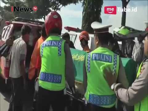 Ambulans Pengangkat Jenazah Ditabrak Tabrakan Beruntun Oleh Mobil Sedan - iNews Siang 20/03
