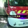 Deux idiots volent un camion de pompier pour s'amuser