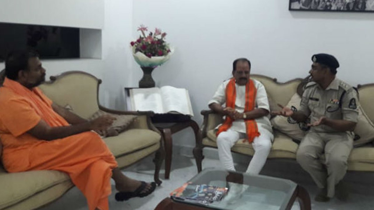 పరిపూర్ణానందను అడ్డుకోవడాన్ని ఖండించిన లక్ష్మణ్