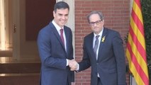 Sánchez recibe al presidente de la Generalitat a las puertas de Moncloa