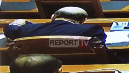 REPORT TV siguron pamjet/ Momenti kur Panariti ndërron kartën e Bitrit me të Tavos në Kuvend