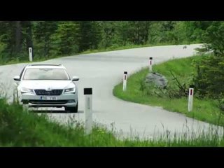 Скачать видео: The new SKODA Superb Combi - Driving Video | AutoMotoTV