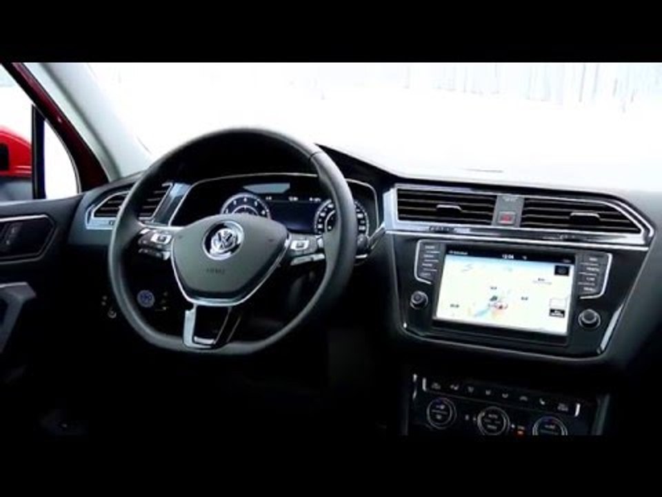 2016 Volkswagen Tiguan Interior Design | AutoMotoTV