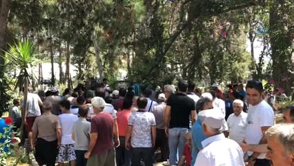 Antalya'da Trafik Kazasında Ölen 4 Kişi Toprağa Verildi.