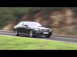 Mercedes-Benz E 220 d - Driving Video in Kallaite Green | AutoMotoTV