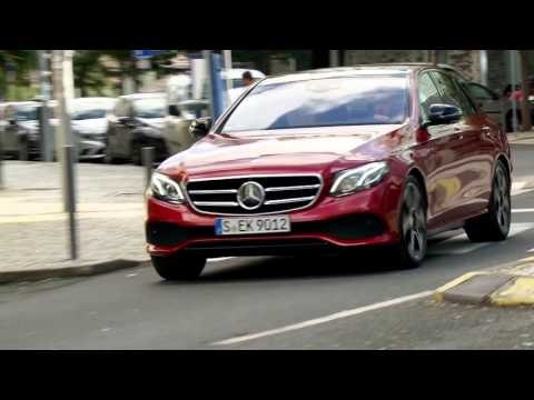 Mercedes-Benz E 300 - AVANTGARDE with Night package - Driving in the City | AutoMotoTV