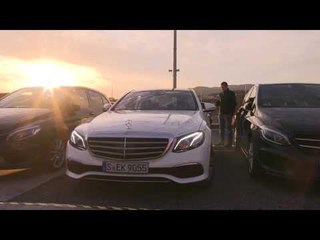 Mercedes-Benz E 220 d - Rear Cross Traffic Alert | AutoMotoTV