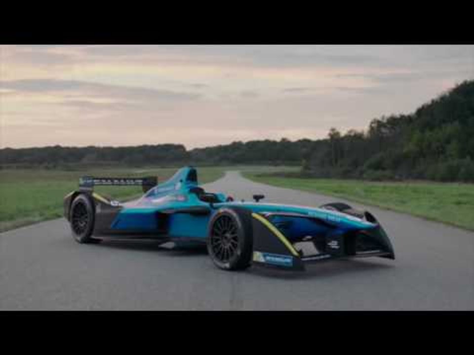 2016 Formula E Renault Z.E.16 and Renault ZOE Design | AutoMotoTV