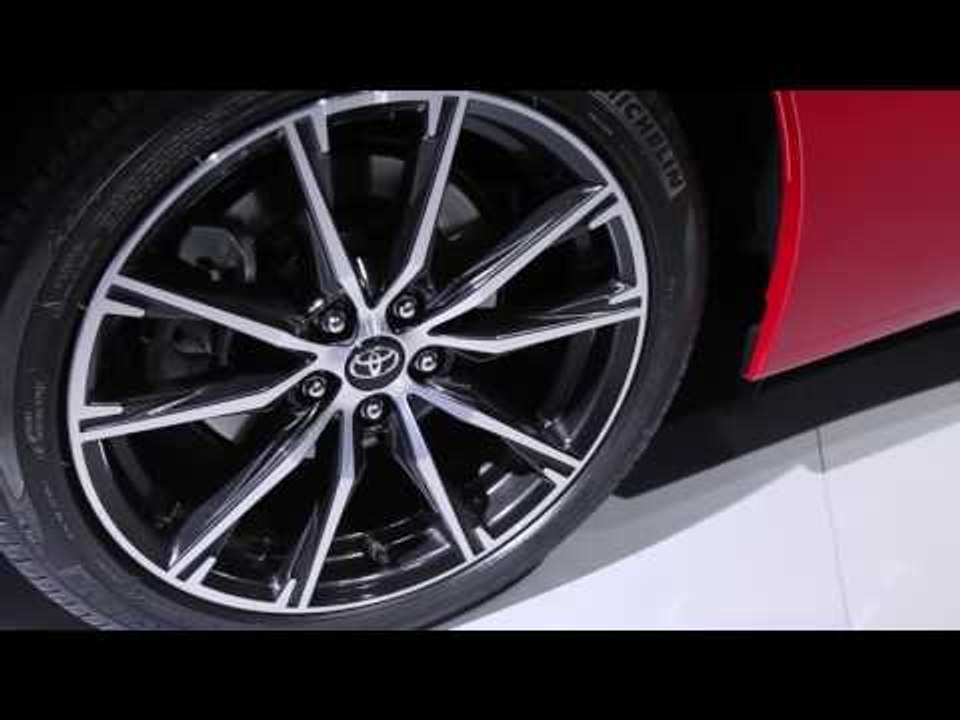 Toyota GT86 at Paris Motor Show 2016 | AutoMotoTV