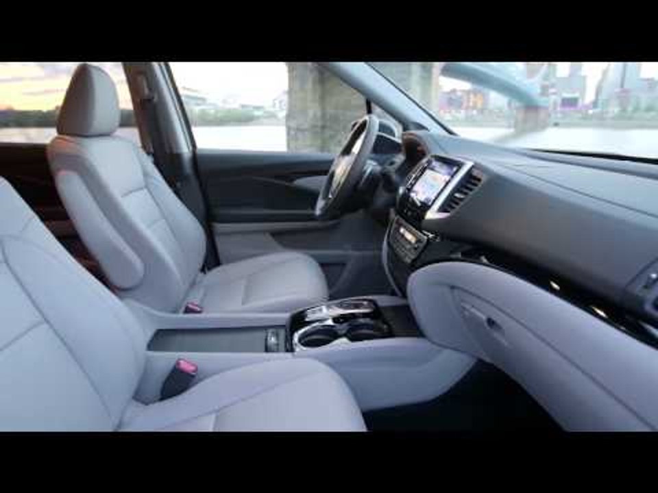2017 Honda Pilot Elite AWD Interior Design Trailer | AutoMotoTV