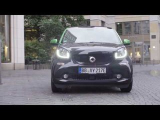 smart fortwo electric drive coupe Driving Video | AutoMotoTV