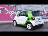 smart fortwo electric drive - Exterior Design in White and Green Trailer | AutoMotoTV