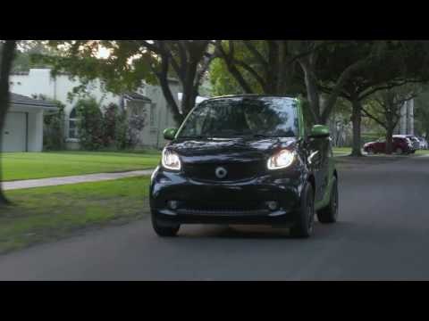 smart fortwo electric drive - Driving Video in Black and Green | AutoMotoTV