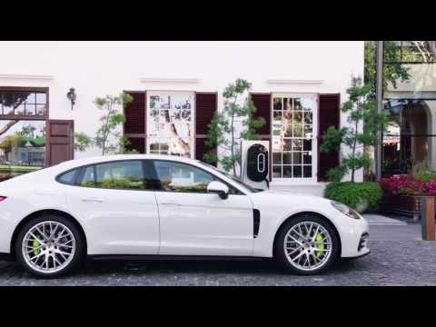 Porsche Panamera 4 E-Hybrid Executive - Carrara White Charging | AutoMotoTV