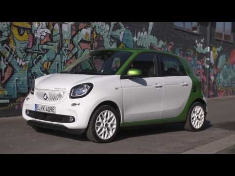 smart forfour electric drive white electric green Exterior Design Trailer | AutoMotoTV